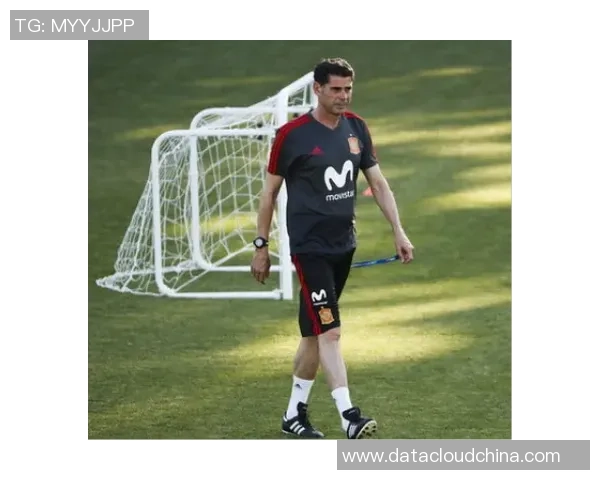 揭秘42号足球明星的传奇故事与辉煌成就分析