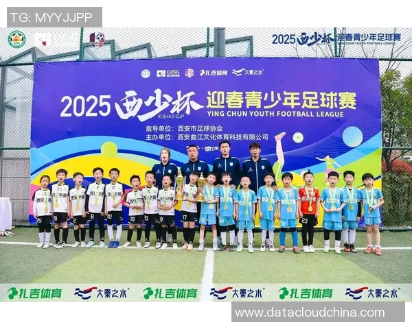 日本足球明星风采展现球场上的激情与荣耀瞬间回顾