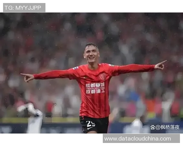 新疆足球明星教练的传奇故事与成就揭秘