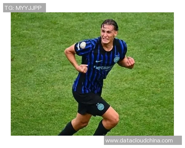 昔日绿茵场上的风云人物如今身材发福引发球迷热议与感慨