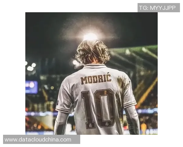 昔日足球明星的落寞与孤独头像展现了辉煌背后的心酸与无奈