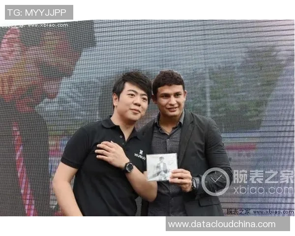 朗朗与足球明星的亲密接触揭示了运动与音乐的完美结合